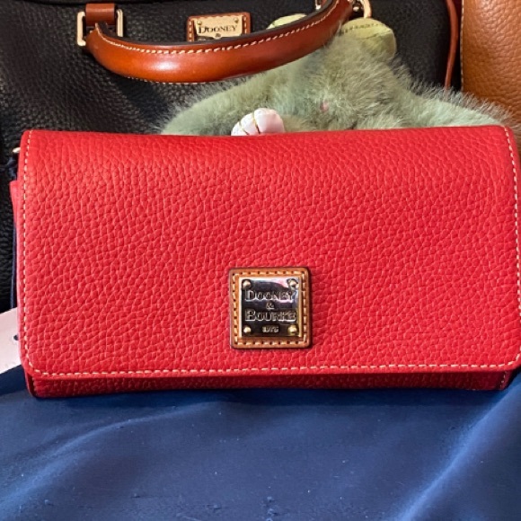 Dooney & Bourke Handbags - Dooney & Bourke nwt Wallet crossbody bag 💼 clutch